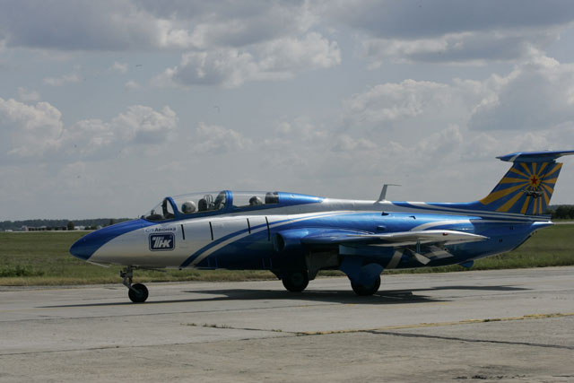 20 вересня 2006 року Сергій Малик на автомобілі «Естонія 25» у трьох заїздах обігнав на 1200-метровій дистанції реактивний літак Л-29 «Дельфін»