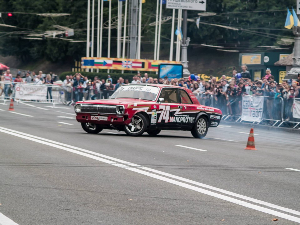 Автоспортивне свято у Києві на День Незалежності 24 серпня 2013 року - КМАМК