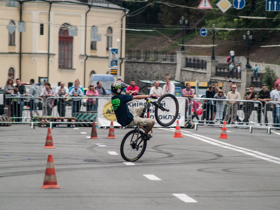 Автоспортивне свято у Києві на День Незалежності 24 серпня 2013 року - КМАМК