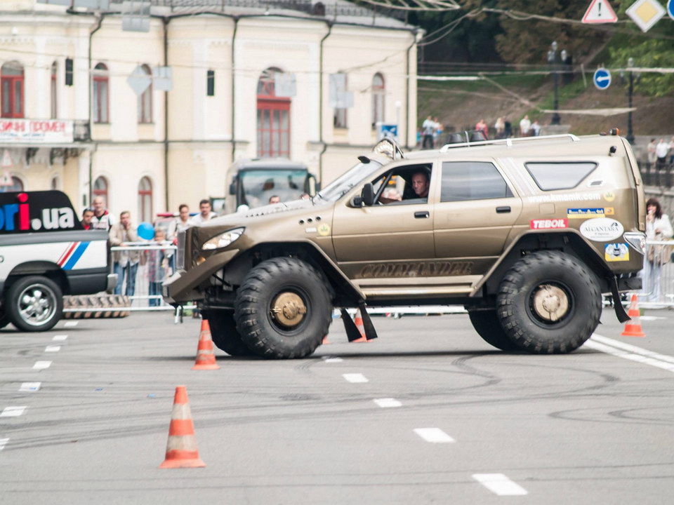 Автоспортивне свято у Києві на День Незалежності 24 серпня 2013 року - КМАМК