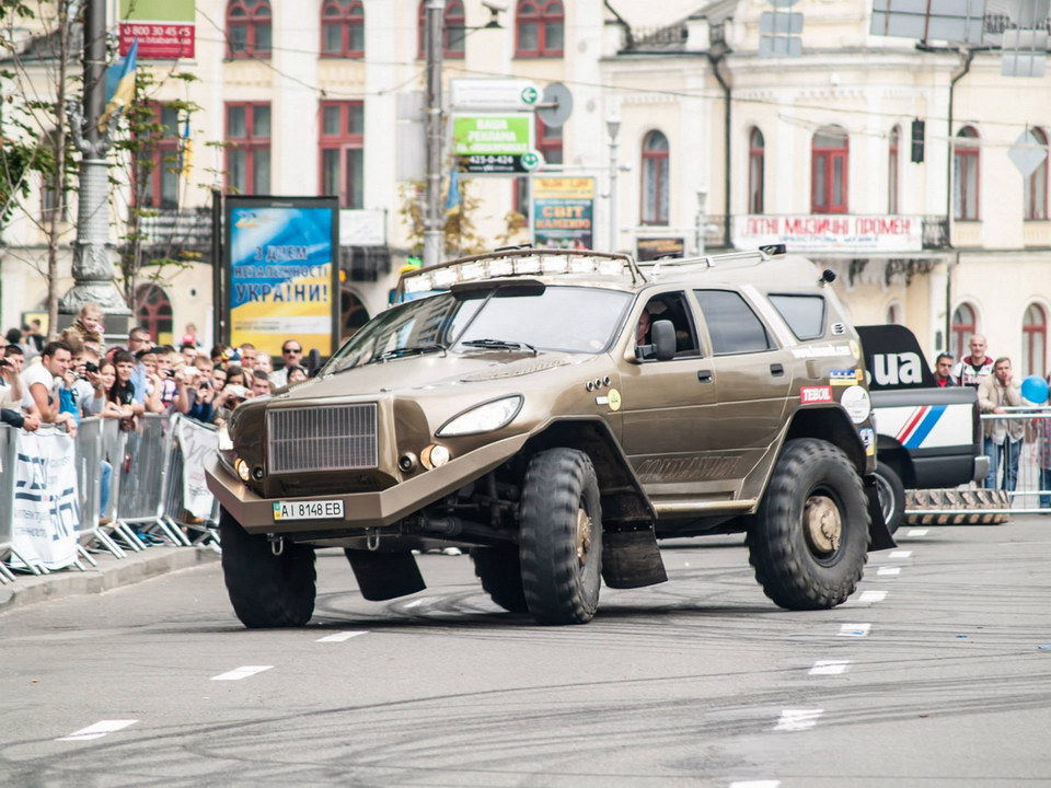 Автоспортивне свято у Києві на День Незалежності 24 серпня 2013 року - КМАМК