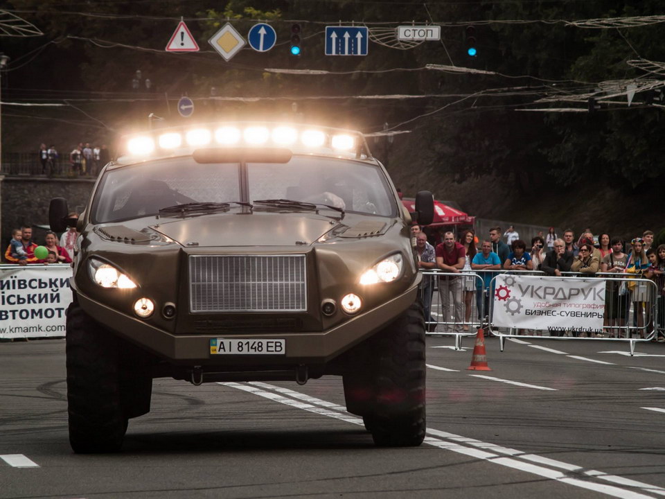 Автоспортивне свято у Києві на День Незалежності 24 серпня 2013 року - КМАМК