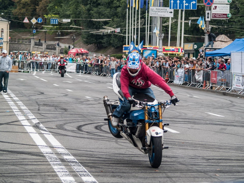 Автоспортивне свято у Києві на День Незалежності 24 серпня 2013 року - КМАМК