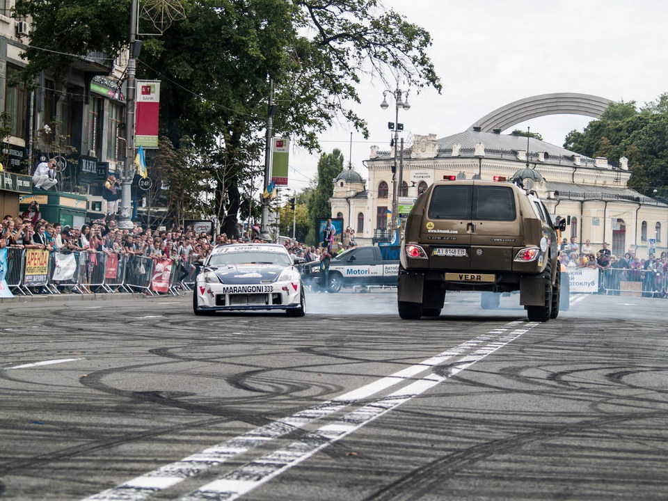 Автоспортивне свято у Києві на День Незалежності 24 серпня 2013 року - КМАМК