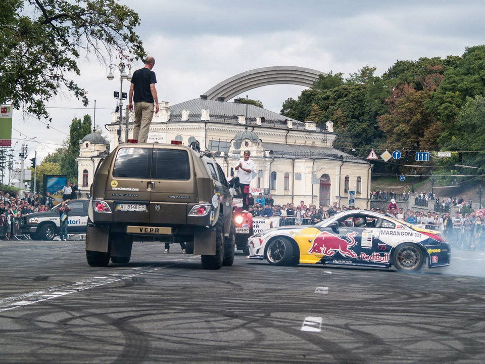 Автоспортивне свято у Києві на День Незалежності 24 серпня 2013 року - КМАМК