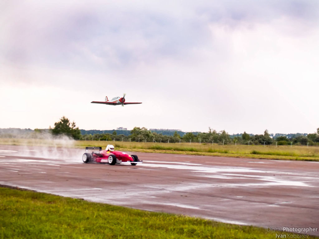 «Formula-3 проти літака — Рекорд 2014»